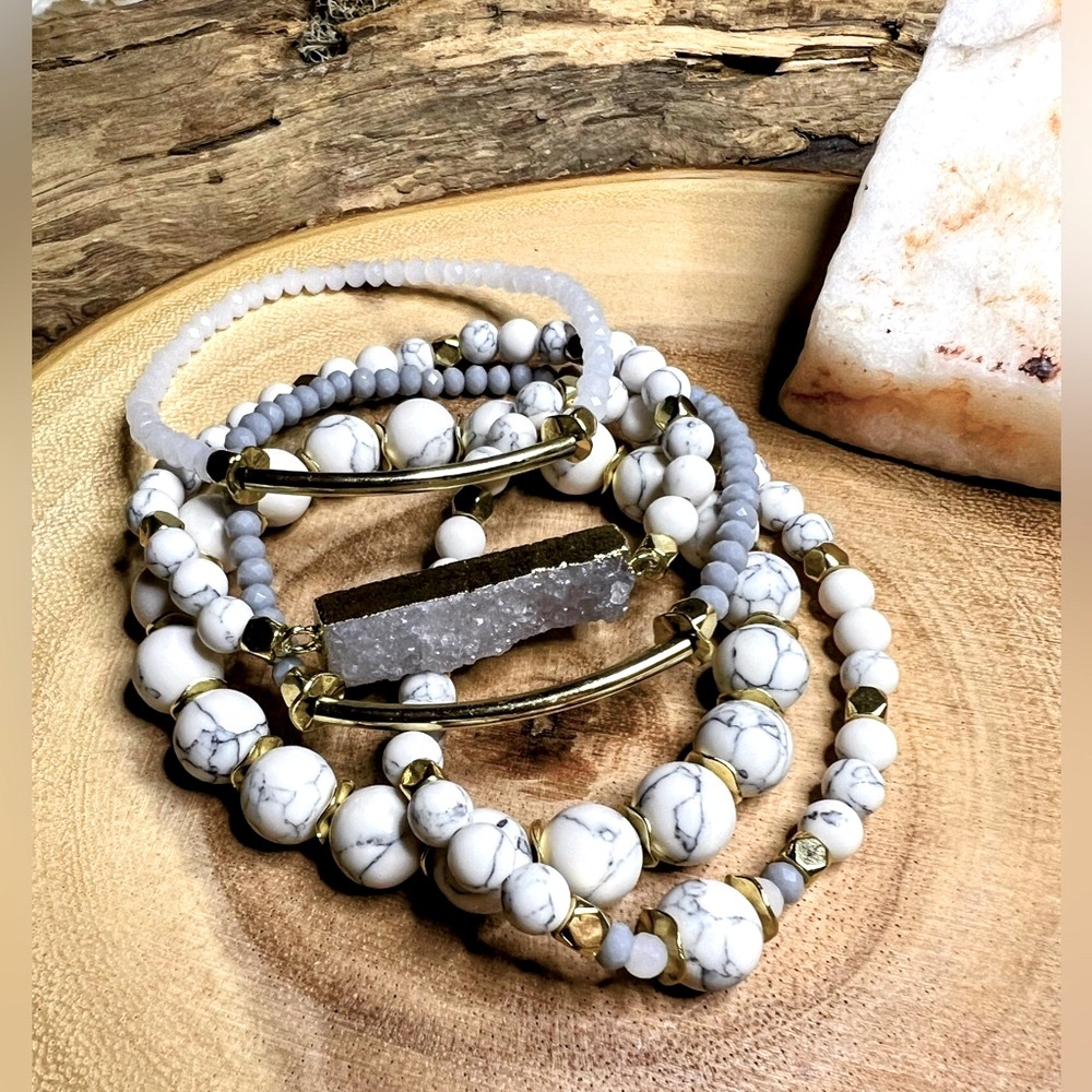 Set: Howlite -5 Stackable Bracelets And Matching … - image 5